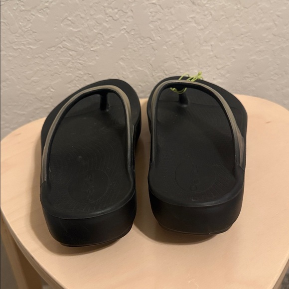 OOFOS OOlala Luxe Women's size 7/EURO 38 Latte  Thong Comfort Sandals - Picture 3 of 6